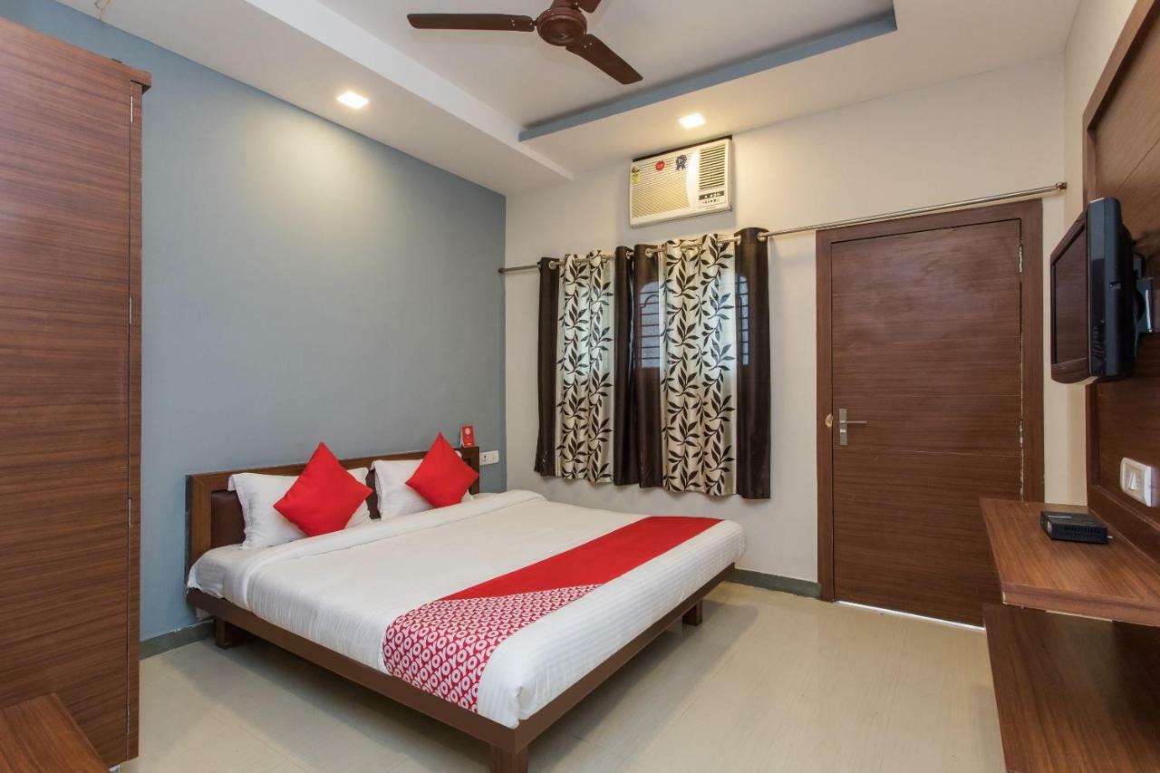 Oyo 17161 Hotel Mahalaxmi Ujjain Extérieur photo
